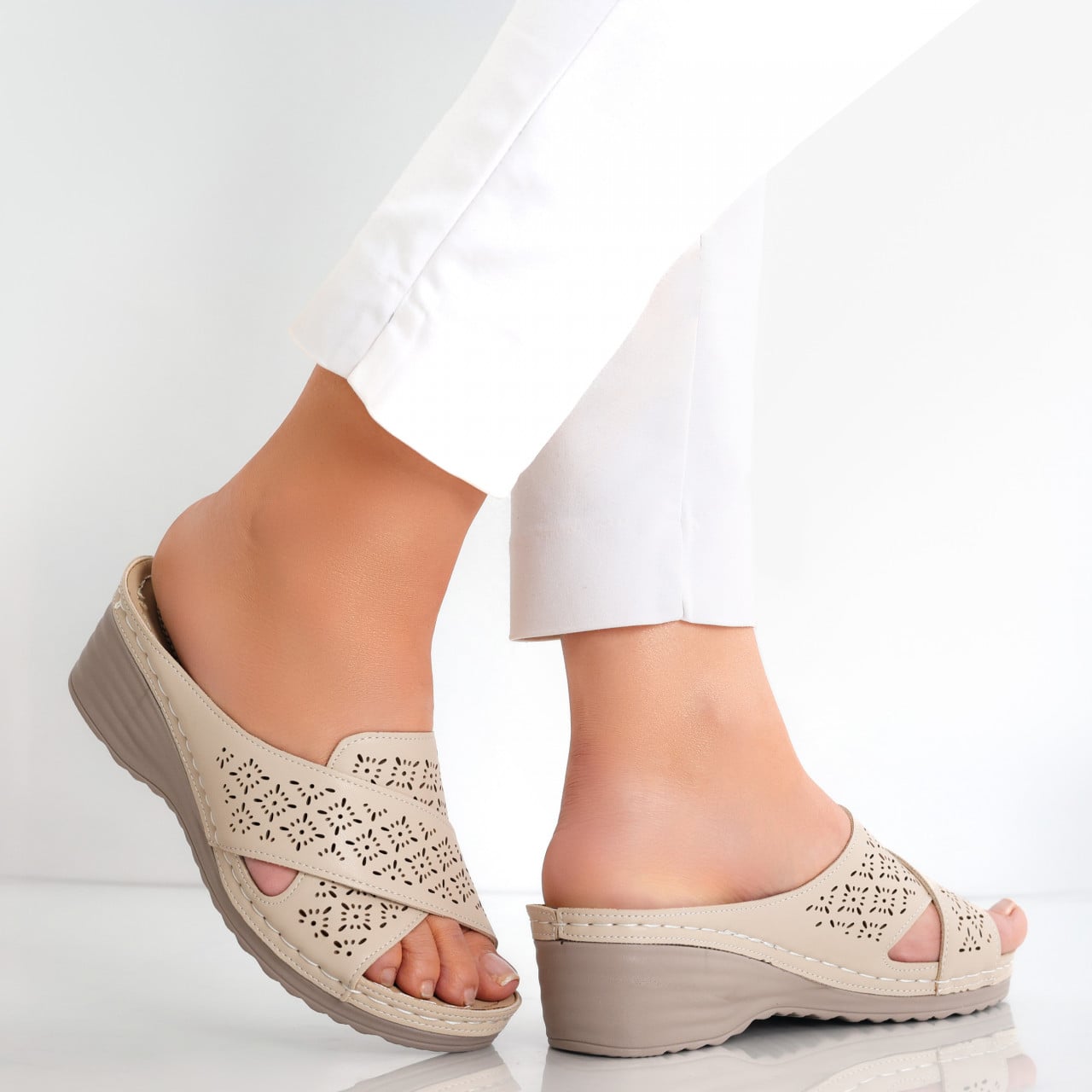 Papuci dama cu platforma Bej din Piele Ecologica Anya - poza 4