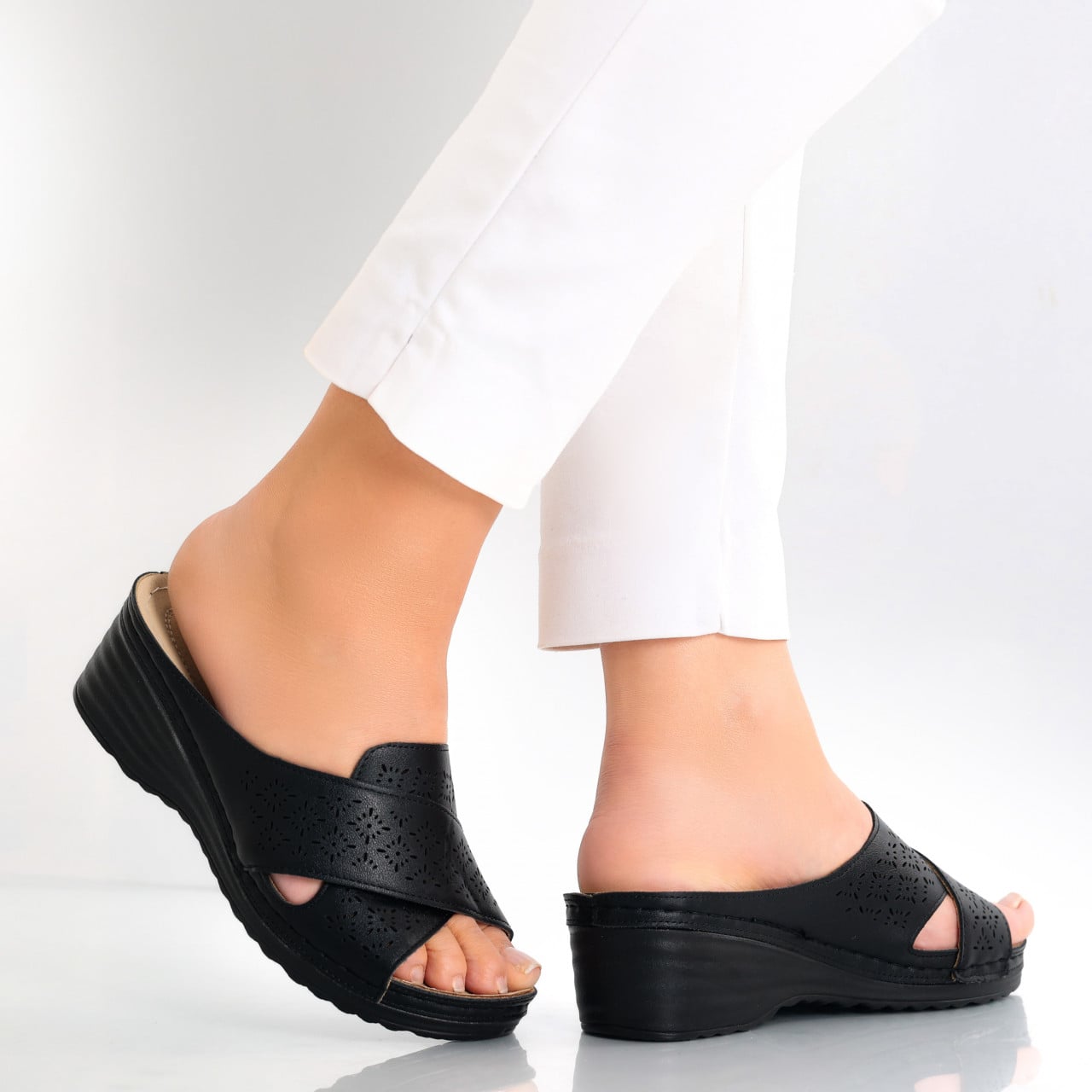 Papuci dama cu platforma Negri din Piele Ecologica Anya - poza 4