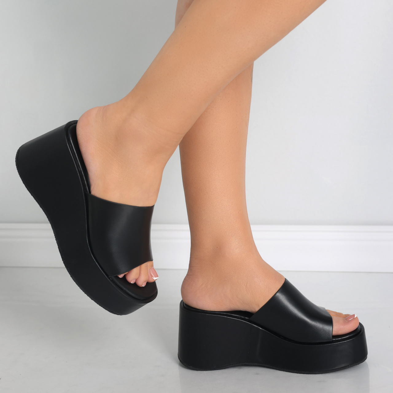 Papuci dama cu platforma Negri din Piele Ecologica Arasia - poza 3