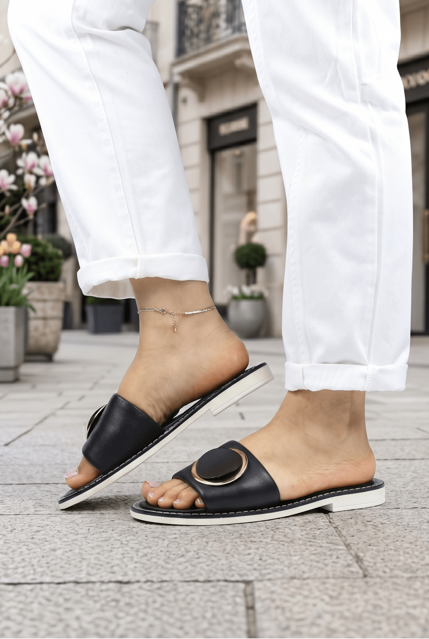 Papuci Dama din Piele Negri cu Accesoriu - KLOY BLACK