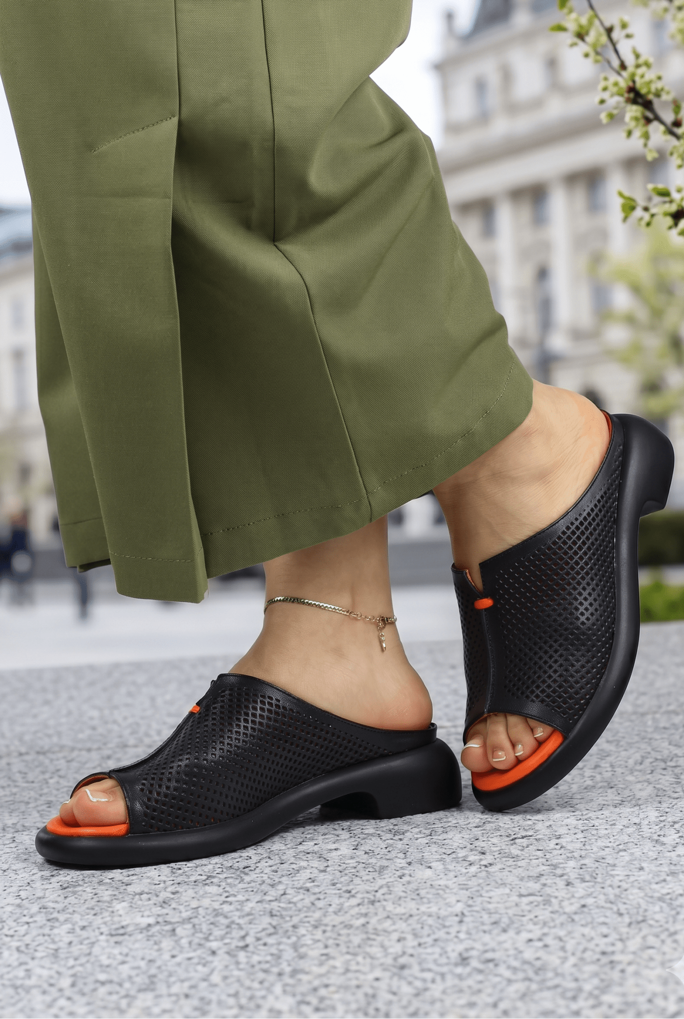 Papuci Dama din Piele Perforata Negri - Toscana BLACK