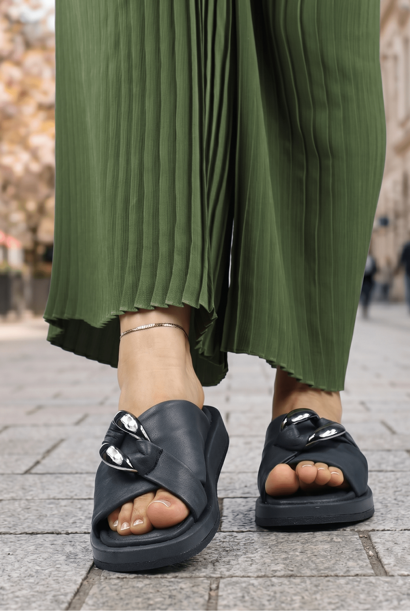 Papuci Din Piene Negri cu Accesoriu - Vera BLACK