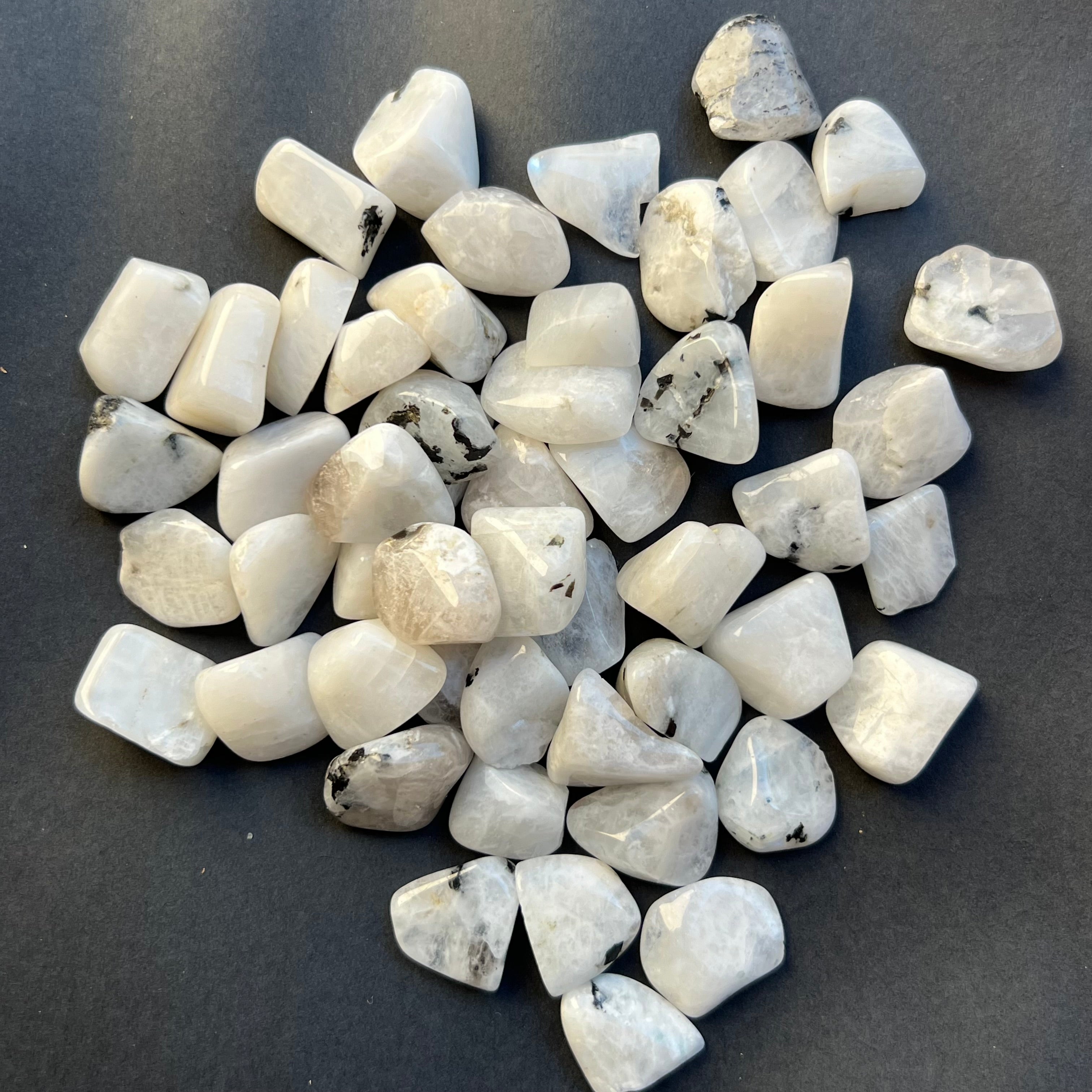 Piatra lunii alba rulata