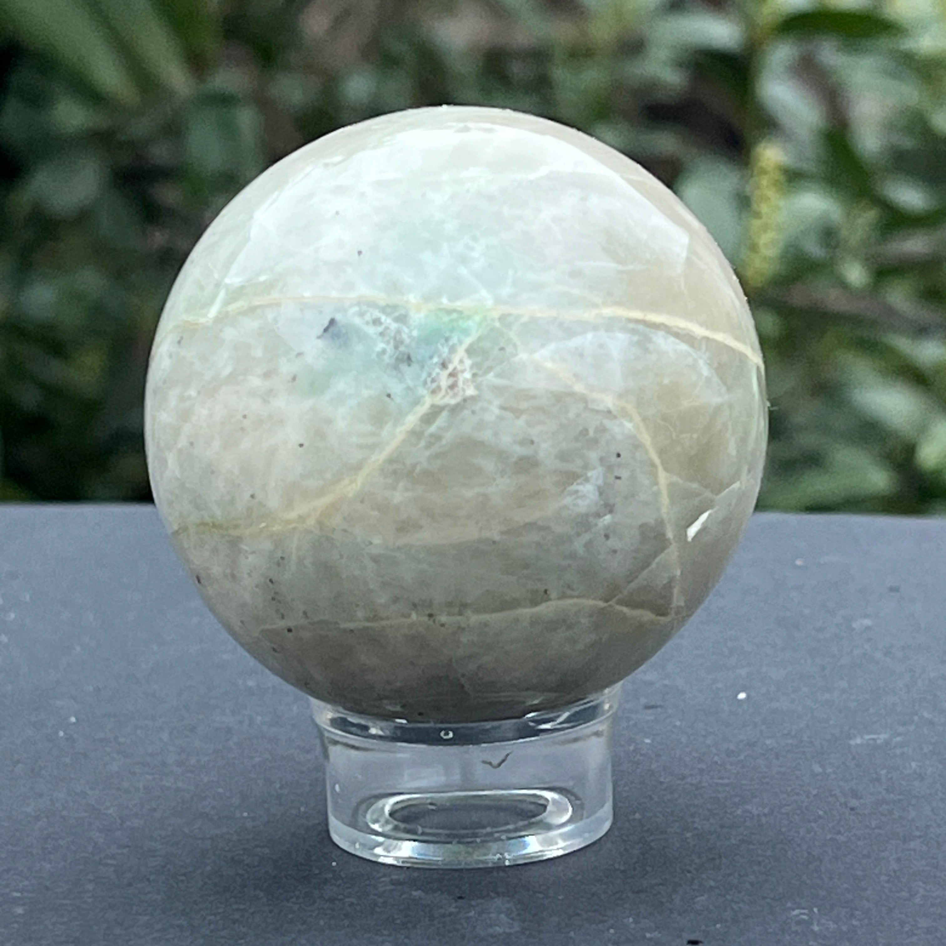 Piatra lunii cu garnierit sfera m1