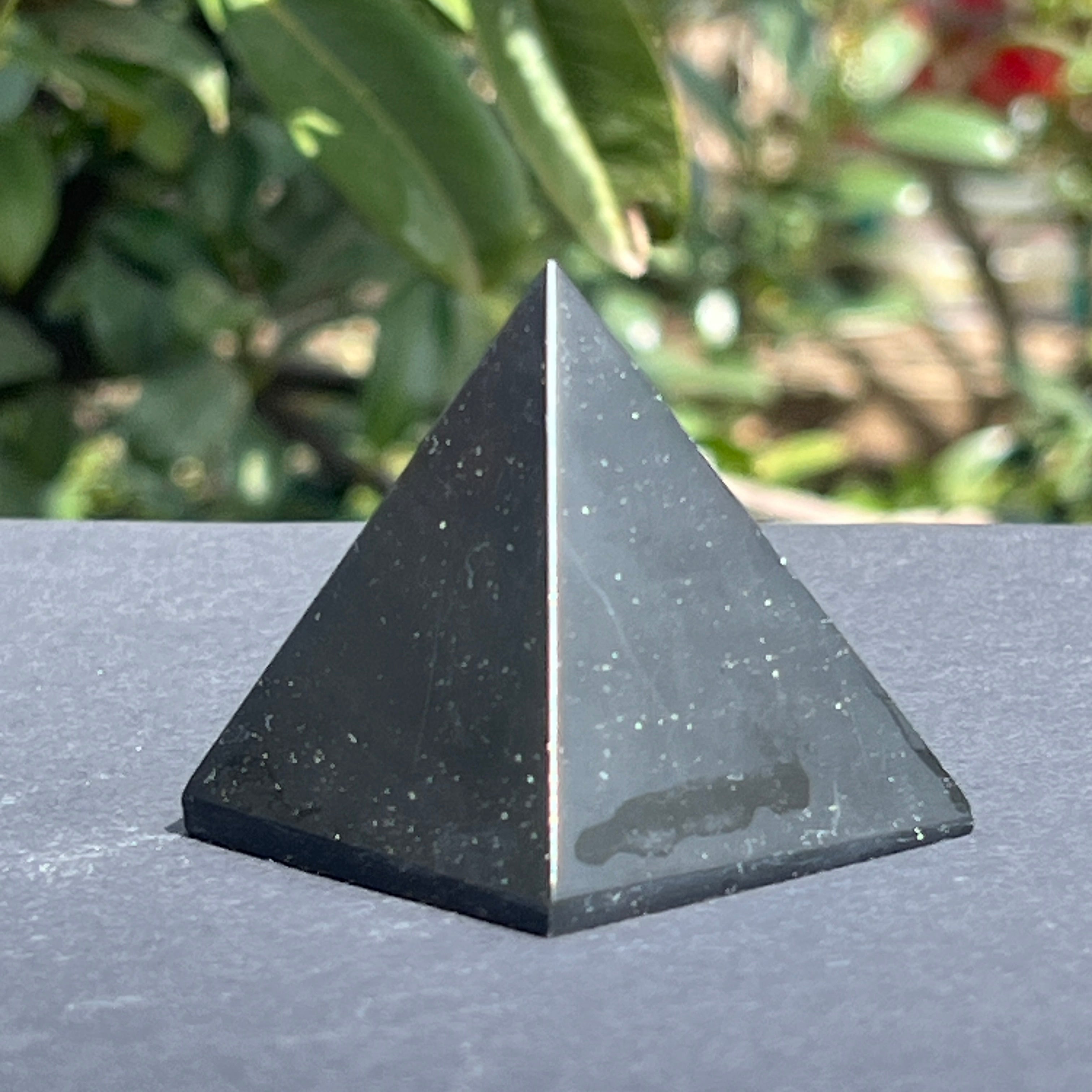 Piramida onix negru 4-5 cm