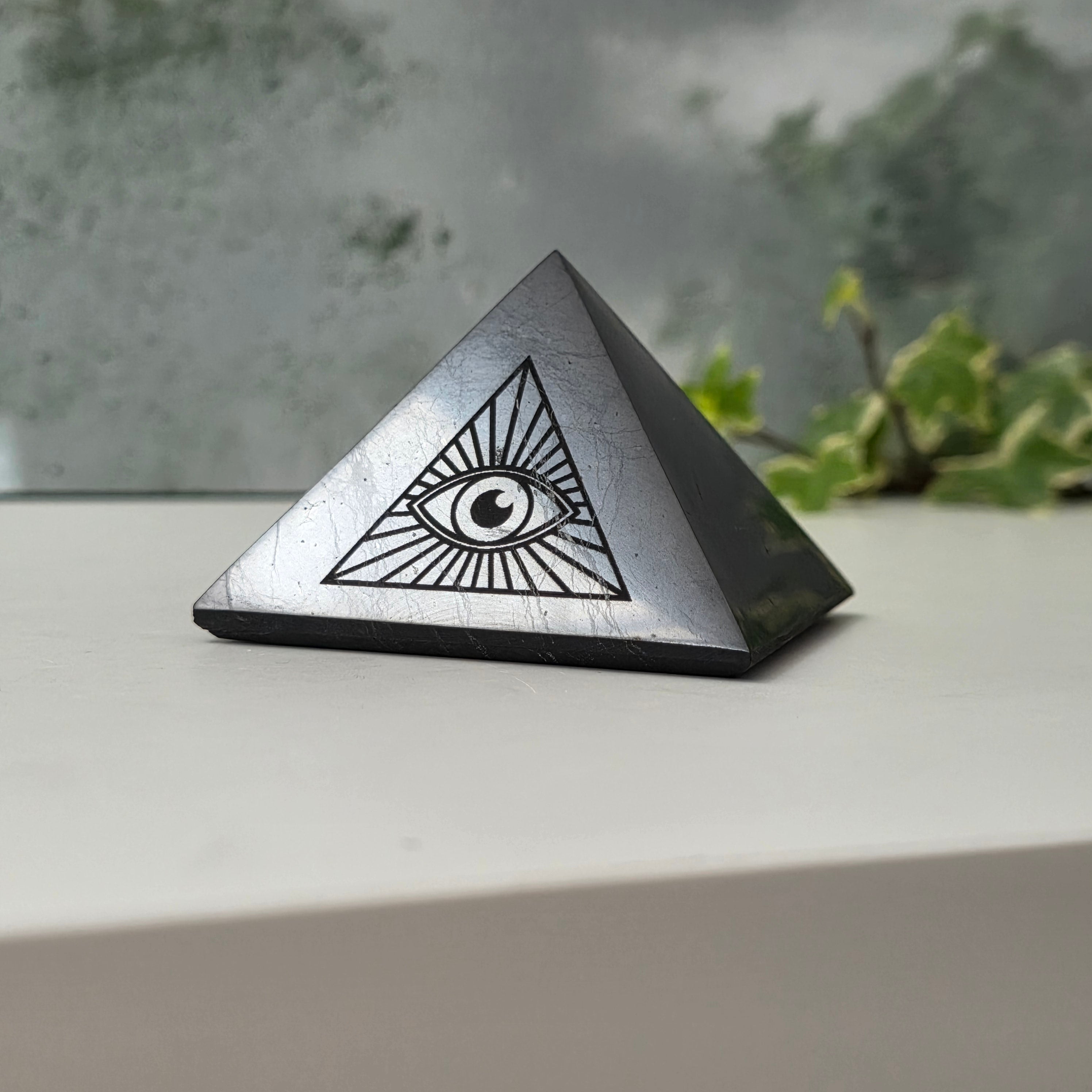 Pirmanida shungit polisat ALL SEEING EYE 7 CM