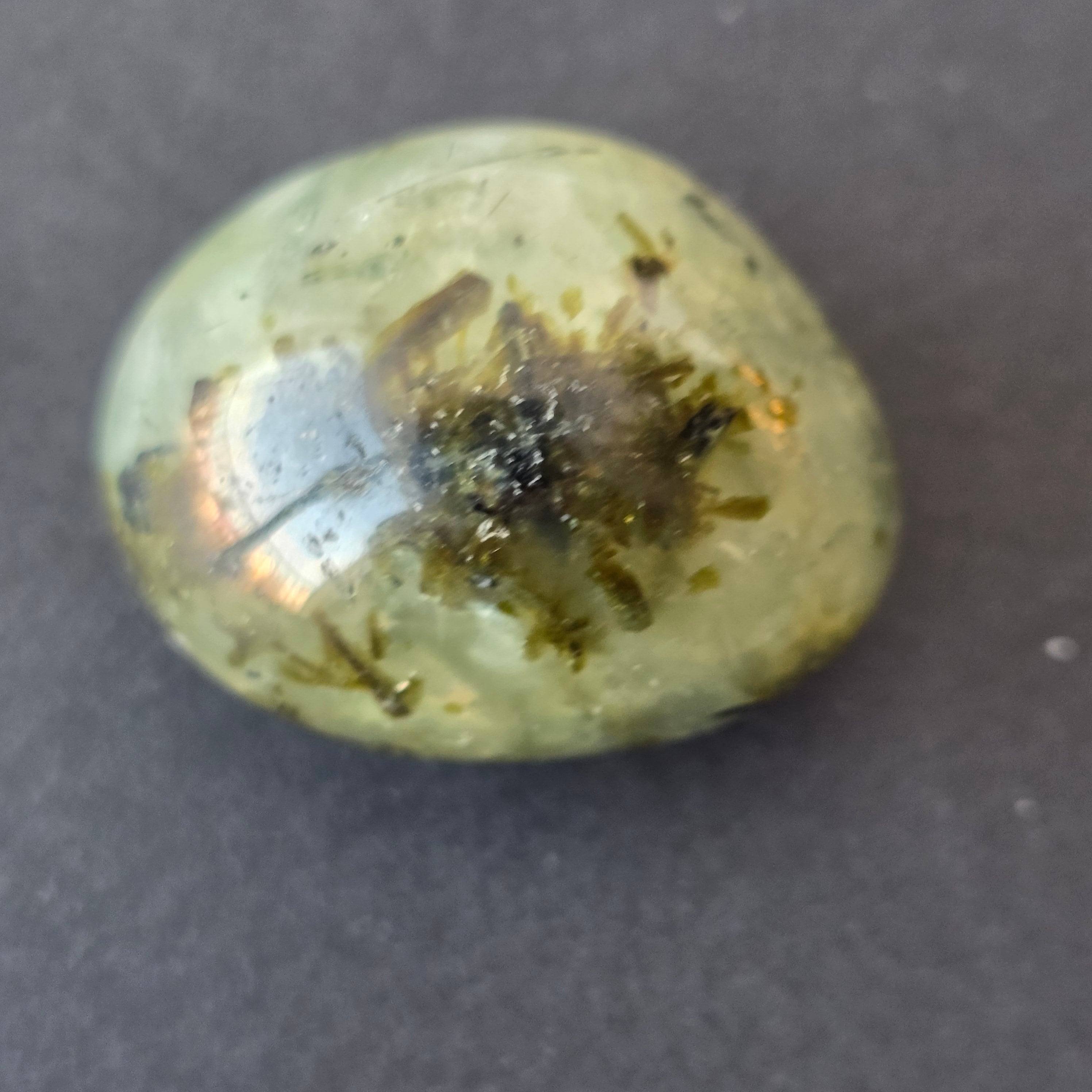Prehnit piatra rulata unicat model 3