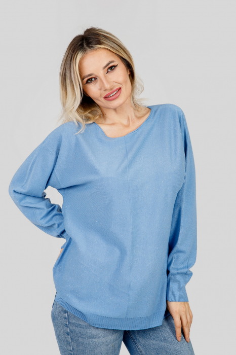 Pulover bleu cu fir stralucitor si crepeu lateral