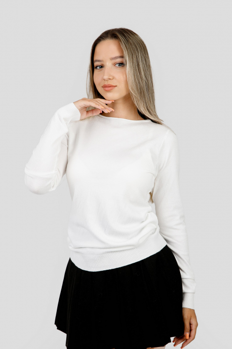 Pulover clasic alb cu decolteu barcuta