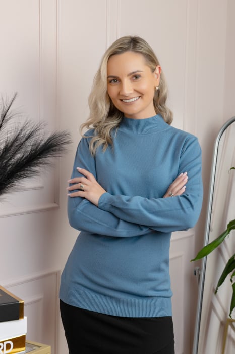 Pulover Ellen din tricot subtire cu guler inalt - Albastru fumuriu