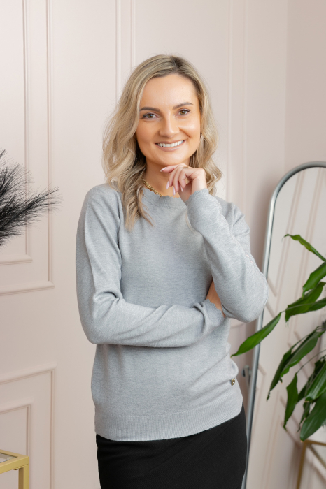 Pulover tricotat fin cu detalii ondulate Caroline - Gri