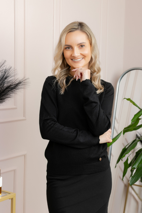 Pulover tricotat fin cu detalii ondulate Caroline - Negru