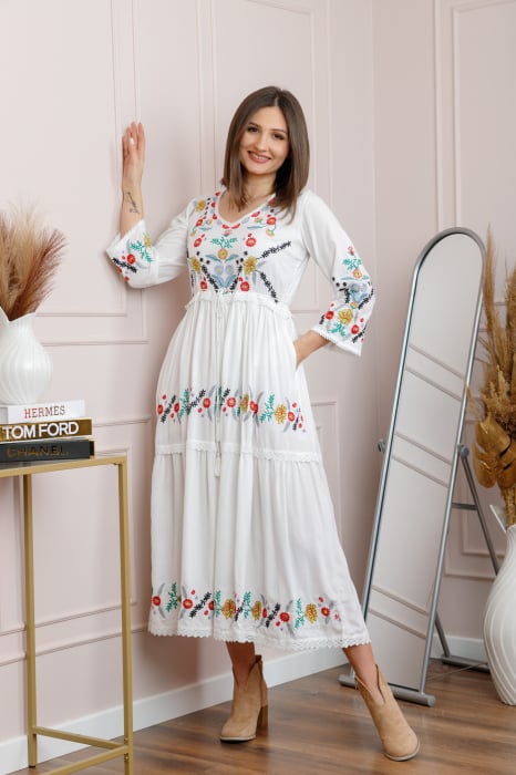 Rochie alba cu motiv floral multicolor Violeta 02