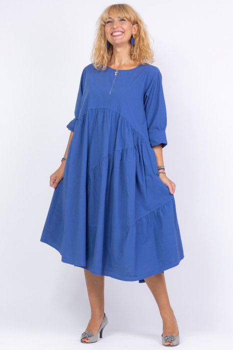 Rochie albastra oversize, cu maneca scurta, cu trei volane asimetrice, din poplin satinat