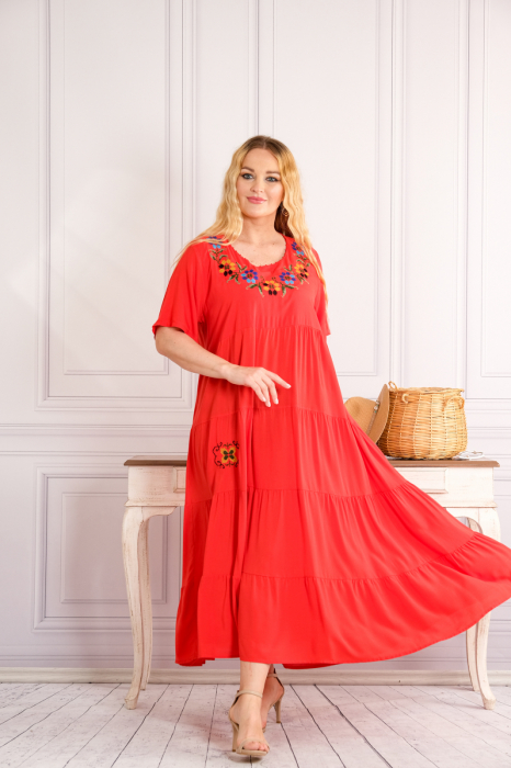 Rochie corai boho chic cu aplicatie florala pe bust