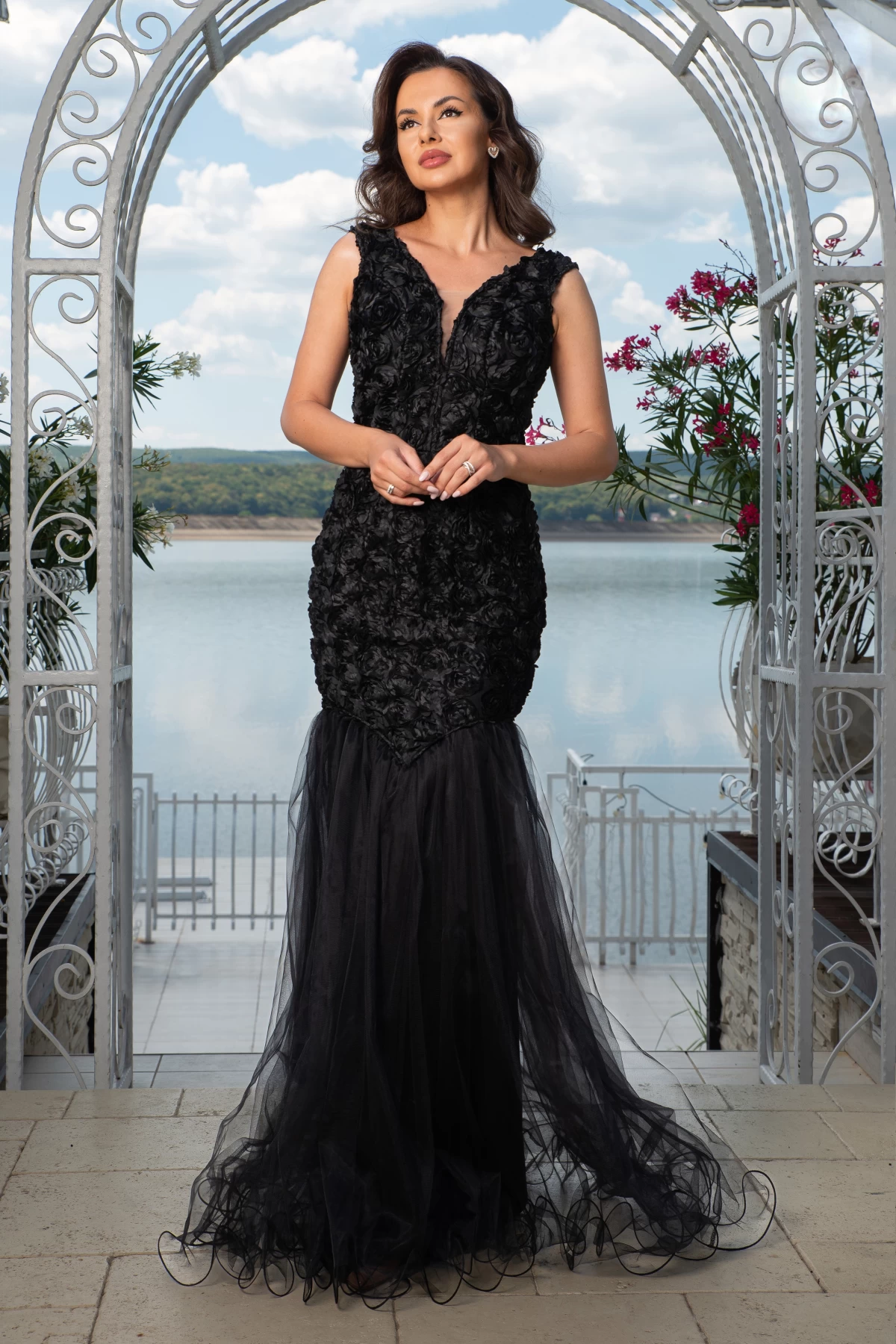 Rochie de seara neagra eleganta tip sirena Elvira cu trandafiri 3D - poza 4