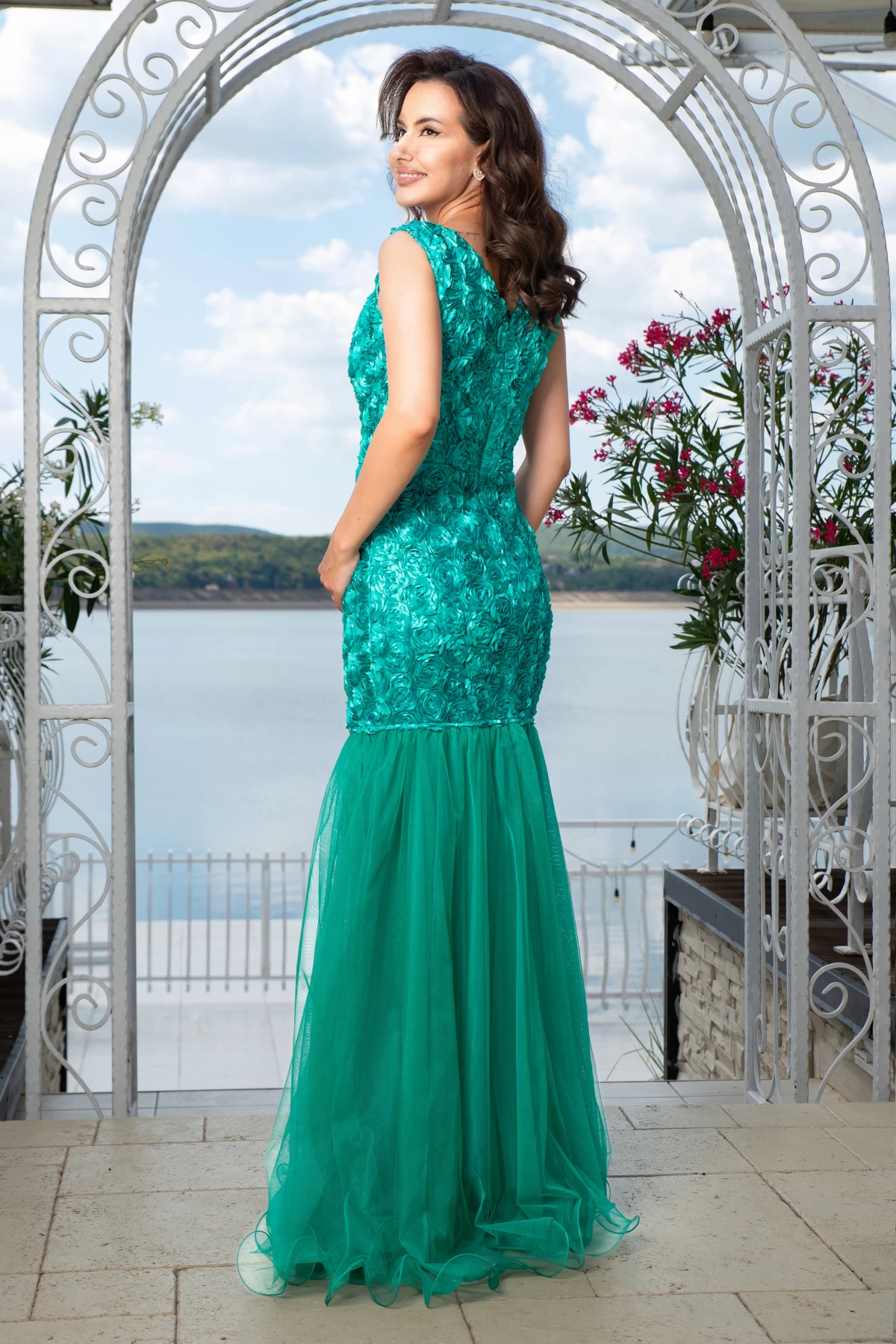Rochie de seara verde eleganta tip sirena Elvira cu trandafiri 3D - poza 2