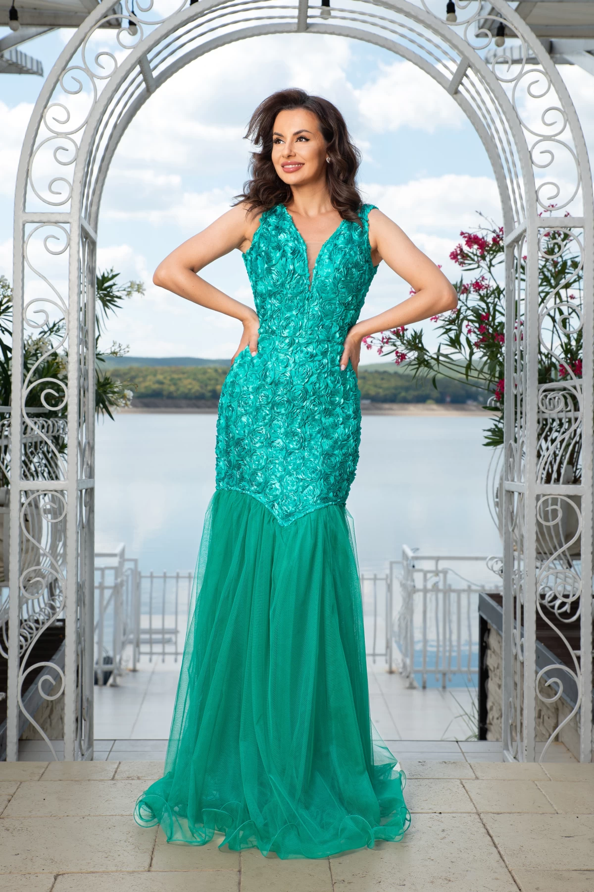 Rochie de seara verde eleganta tip sirena Elvira cu trandafiri 3D - poza 4