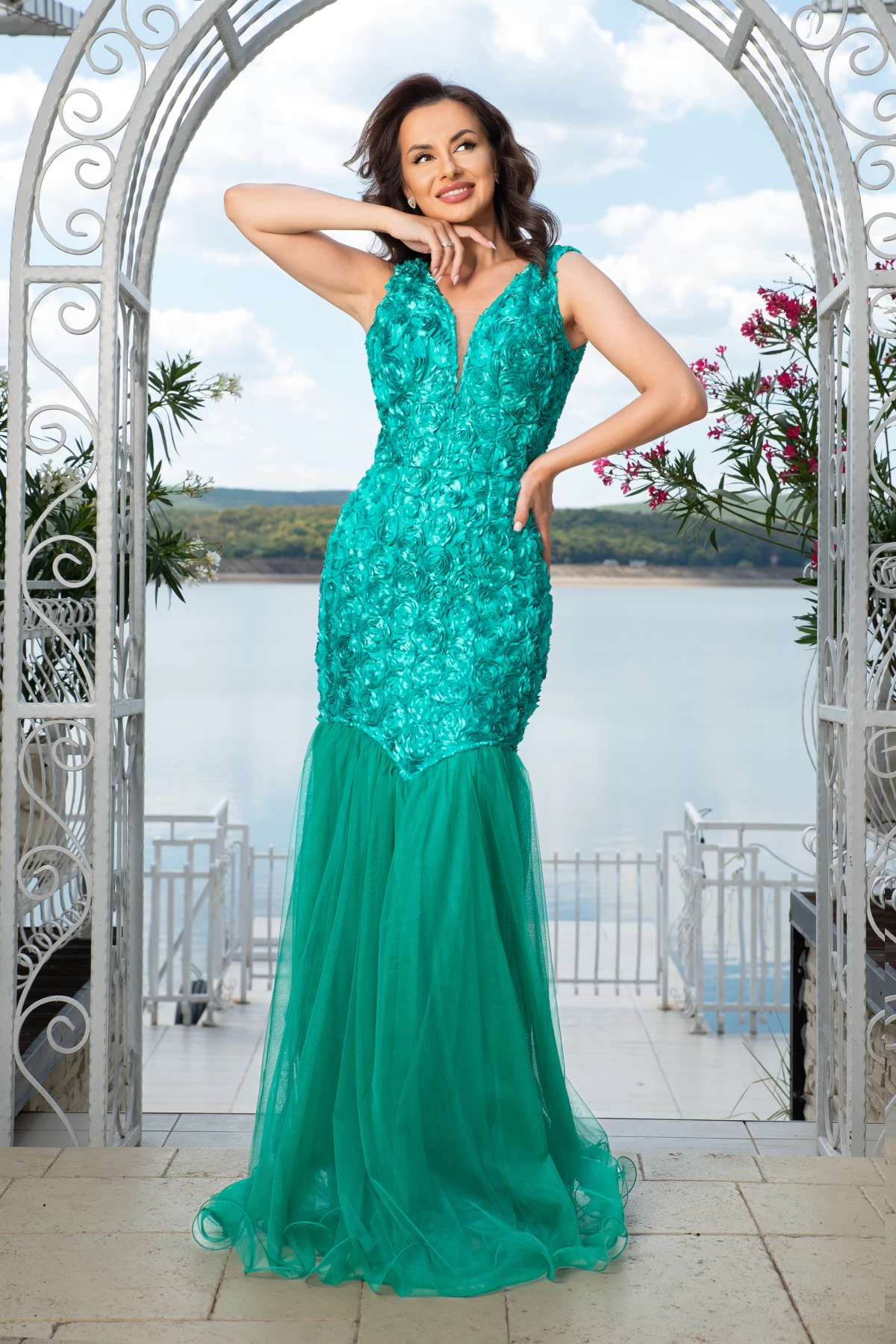 Rochie de seara verde eleganta tip sirena Elvira cu trandafiri 3D - poza 5