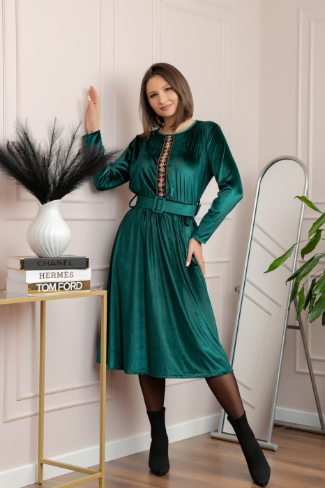 Rochie din catifea Layla cu centura in talie si detaliu boho-floral - Verde