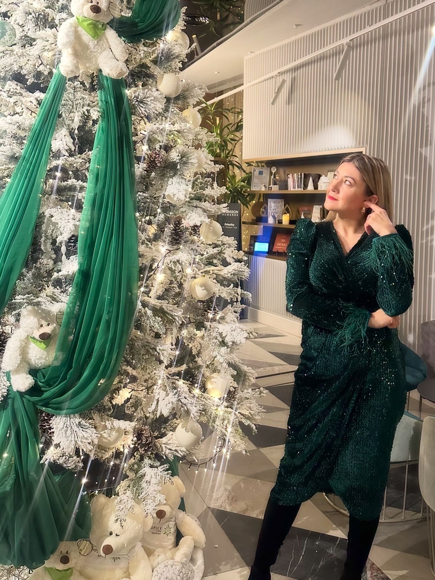 Rochie din catifea verde cu paiete - L INTL