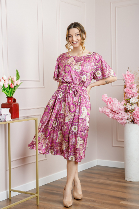 Rochie fuchsia cu imprimeuri mandala si volanas la maneci