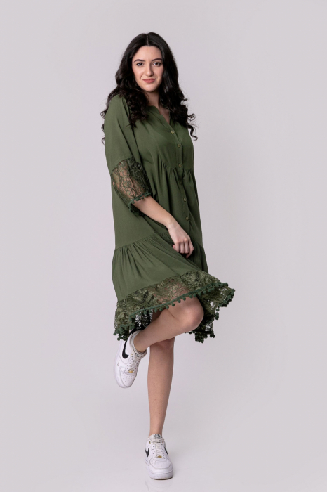 Rochie kaki boho chic cu volane si nasturi