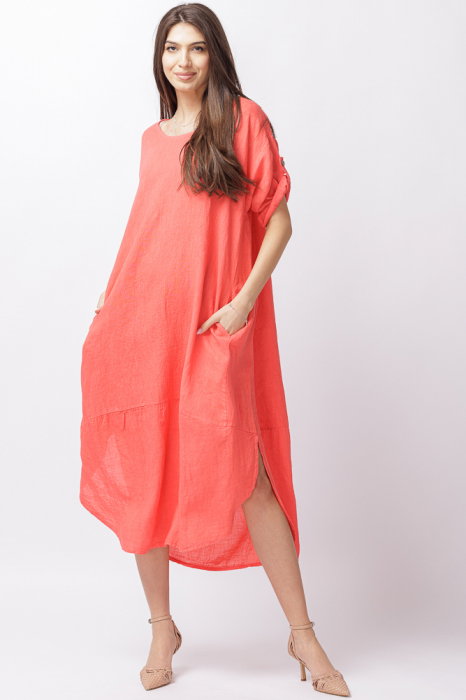 Rochie lalea oversize din in cu buzunare si crapaturi laterale rotunjite, corai