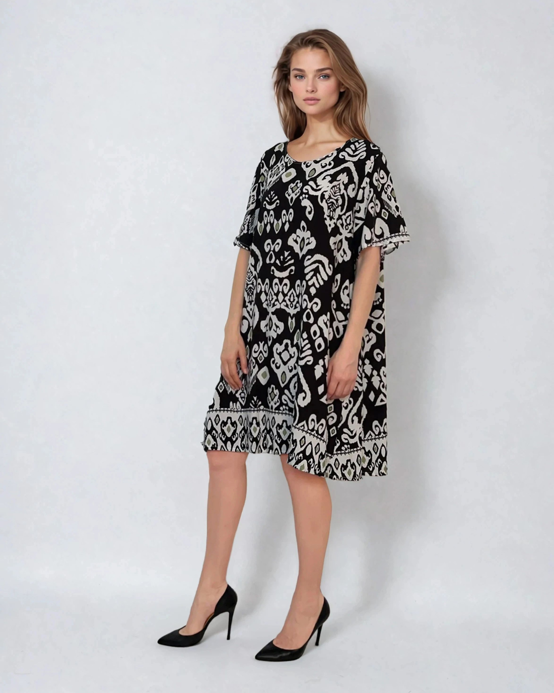 Rochie largă din vâscoză cu print oriental negru - Unica S-L
