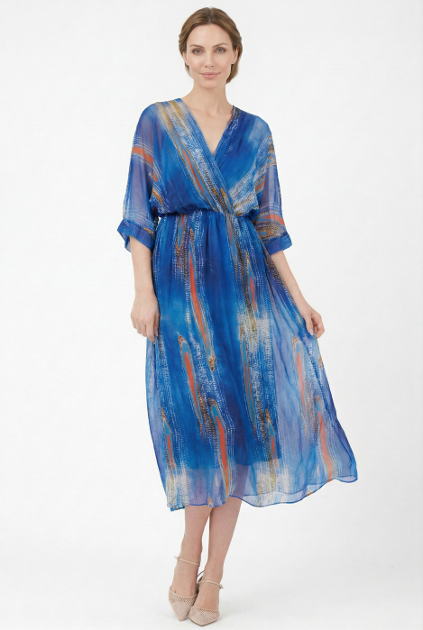 Rochie lunga dama din matase vaporoasa, croi lejer cu talie elastica si decolteu petrecut, imprimeu abstract in nuante de albastru