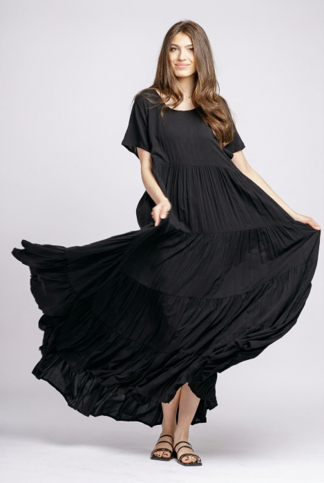 Rochie lunga neagra, cu croi amplu si patru volane, stil boem elegant