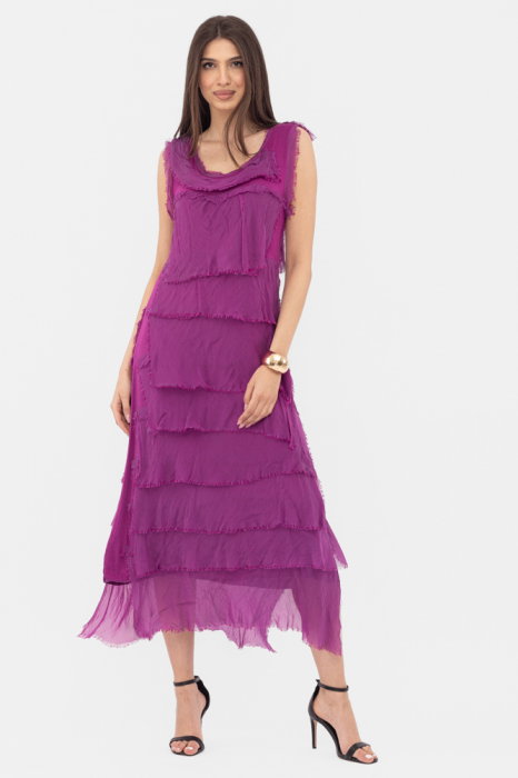 Rochie magenta din matase si vascoza cu volane franjurate suprapuse, fara maneci
