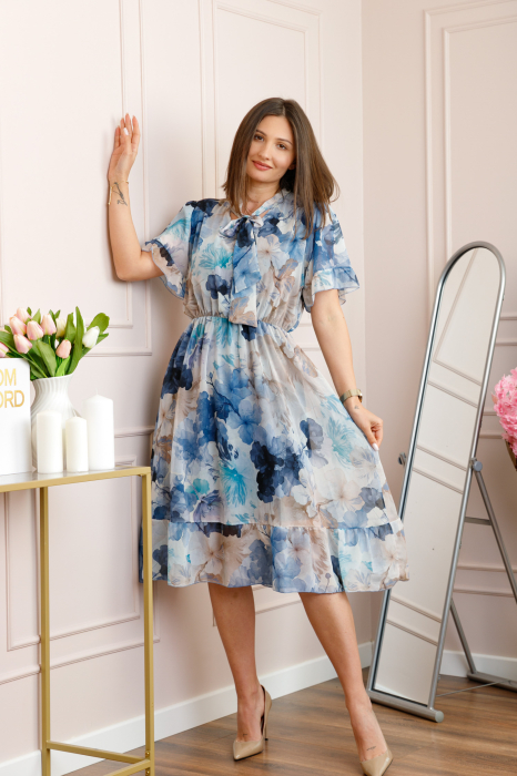 Rochie midi albastra Annalise cu imprimeu floral si funda la decolteu