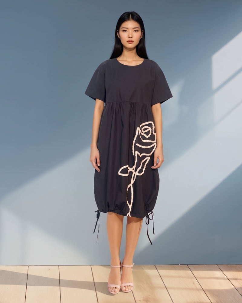 Rochie midi din bumbac cu trandafir croșetat negru-alb - Unica (XL-3XL)