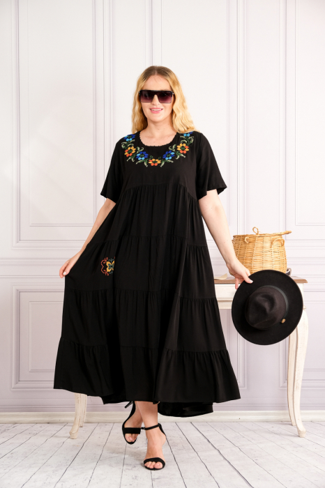 Rochie neagra boho chic cu aplicatie florala pe bust