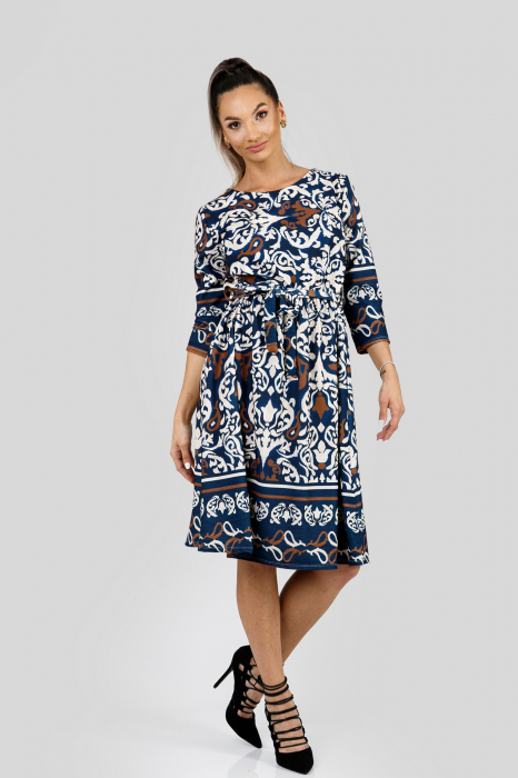 Rochie office albastru regal cu imprimeuri crem si maneci trei sferturi