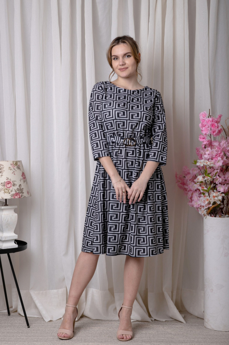 Rochie office gri cu imprimeu geometric negru si cordon in talie