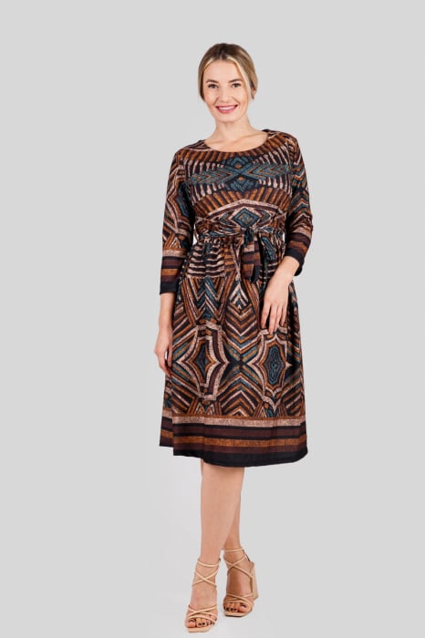 Rochie office maro cu imprimeuri geometrice turcoaz si cordon in talie