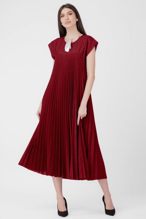 Rochie plisata A-line lunga, material fin si usor creponat, bordo