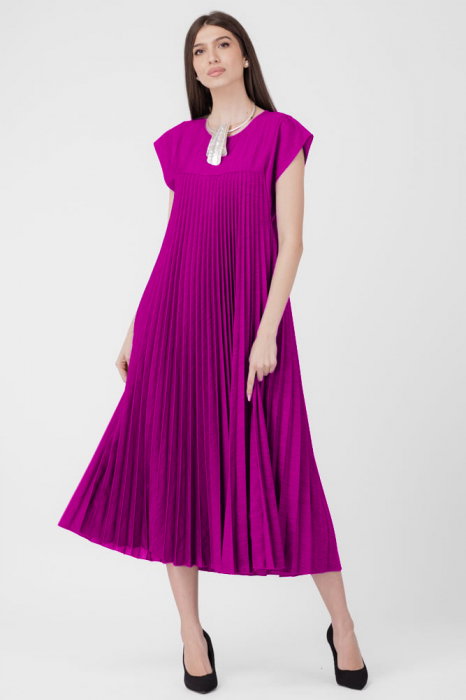 Rochie plisata A-line lunga, material fin si usor creponat, magenta