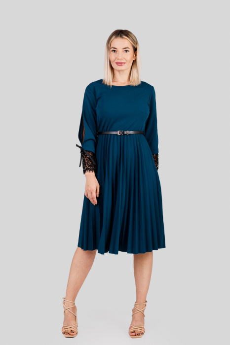 Rochie plisata turcoaz cu dantela si curea in talie