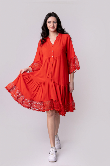 Rochie rosie boho chic cu volane si nasturi