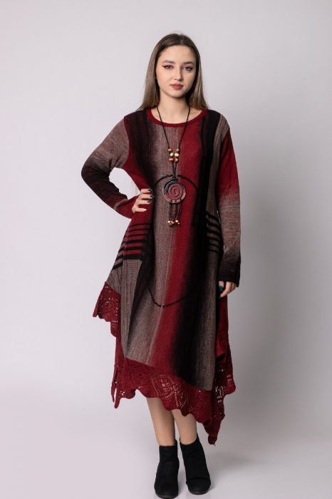 Rochie rosie boho chic tricotata cu baza asimetrica