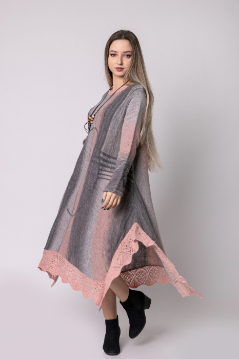 Rochie roz boho chic tricotata cu baza asimetrica