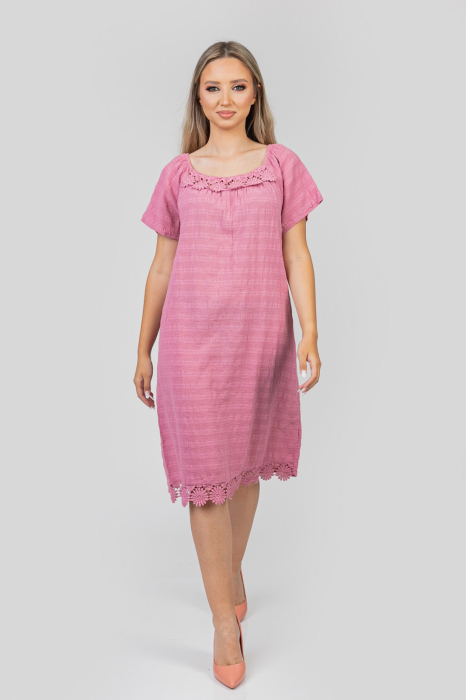 Rochie roz cu aplicatii florale