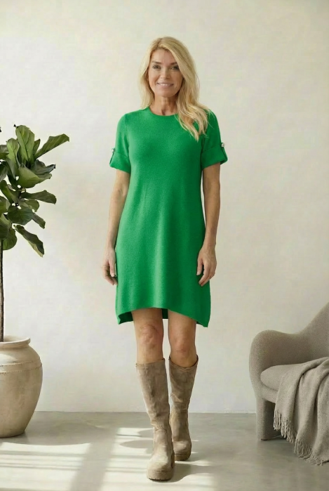 Rochie scurta A-line tricotata, cu maneca scurta si nasture decorativ, verde
