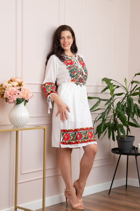 Rochie traditionala alba cu motiv floral multicolor Mihaela 02