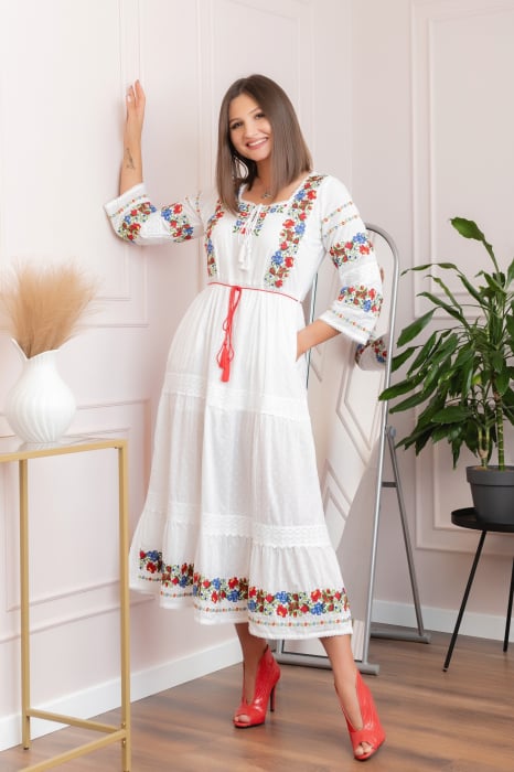 Rochie traditionala alba cu motiv floral multicolor Patricia