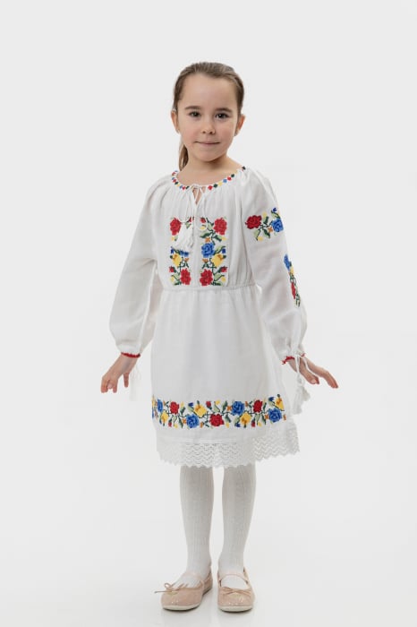 Rochie traditionala alba pentru fetite cu motiv floral tricolor Ilinca
