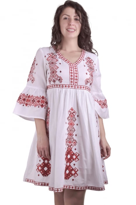Rochie traditionala evazata alba cu motiv geometric rosu Marina 03
